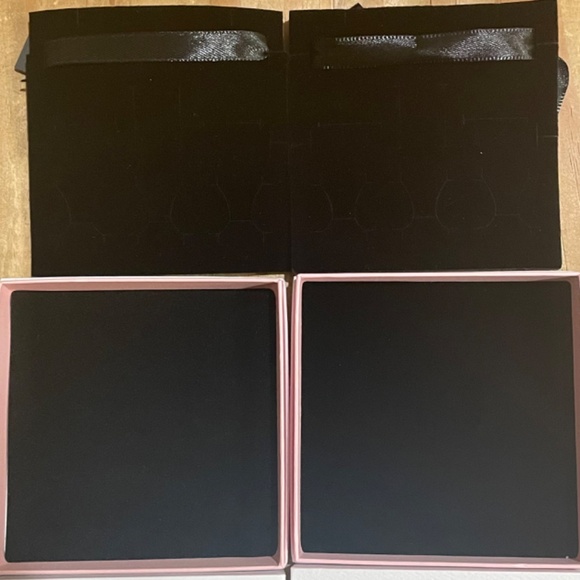 Listing 3 of 5: Lot of 5 Authentic New Pandora Bracelet-Sized Gift Boxes - NWOT - Picture 4 of 8